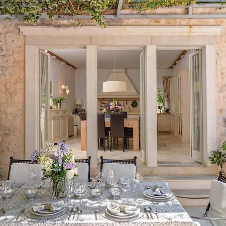 Heraclea House هفار