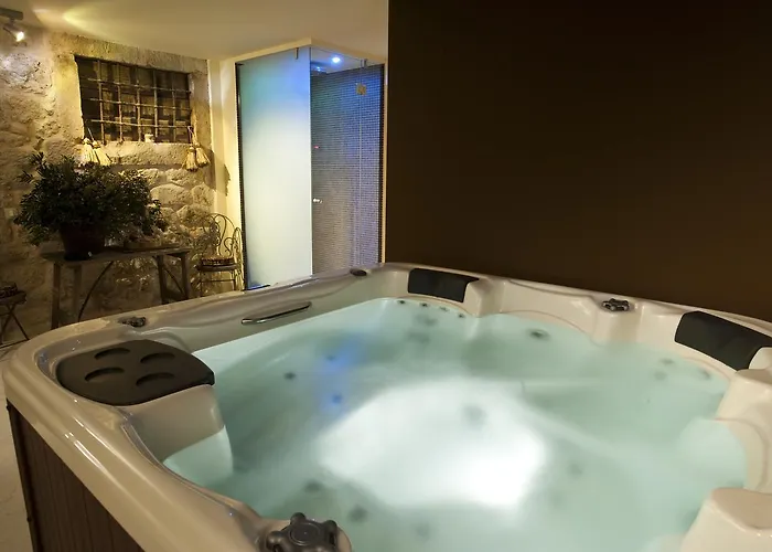 Heraclea House Будинок відпочинку Хвар